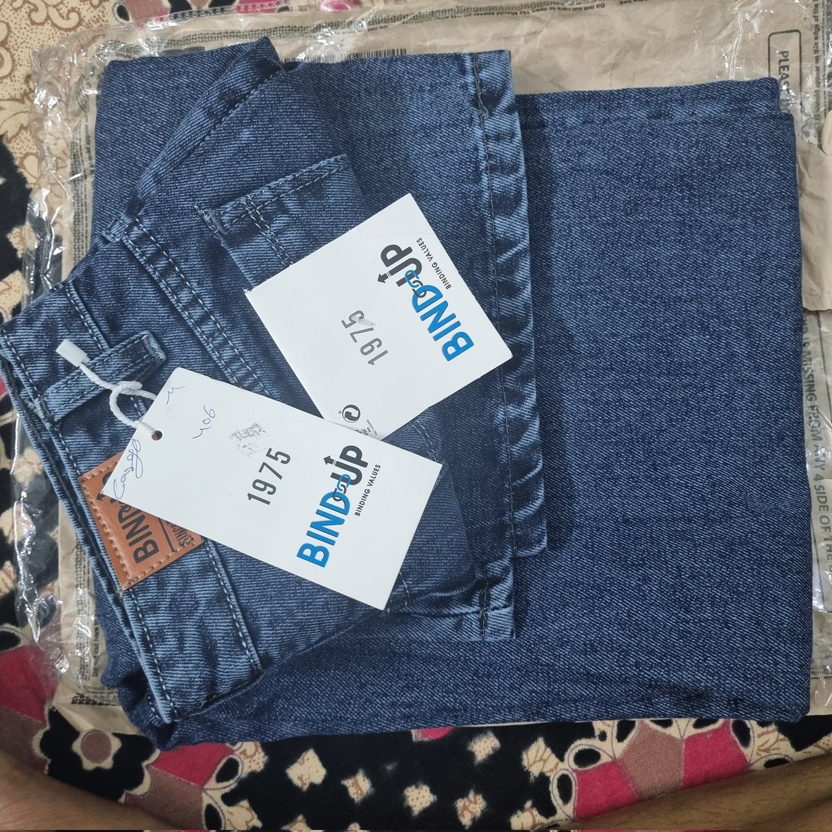 Srabani889176's tweet photo. @MyntraSupport @jagograhakjago  I have complained regarding wrong delivery of product since tomorrow and there has been no calls or updates regarding my issue. What is going on. https://t.co/Bm9WUni64r