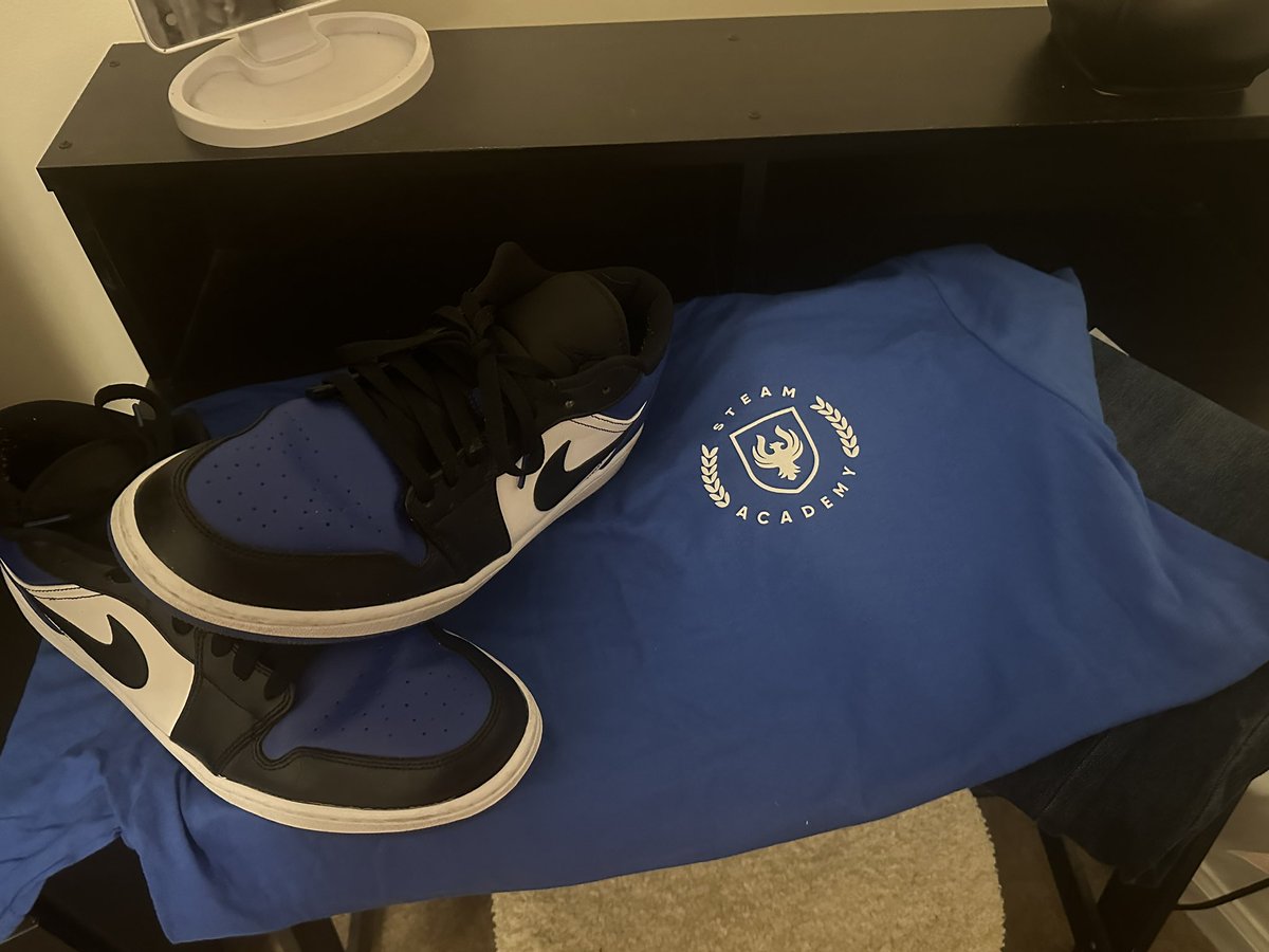 arosenSTEAM's tweet photo. Classroom, course and technology is ready, 1st day activities set, clothes laid out and meals prepped, first day of year 19 let’s do this! https://t.co/eLAUfcrfdX