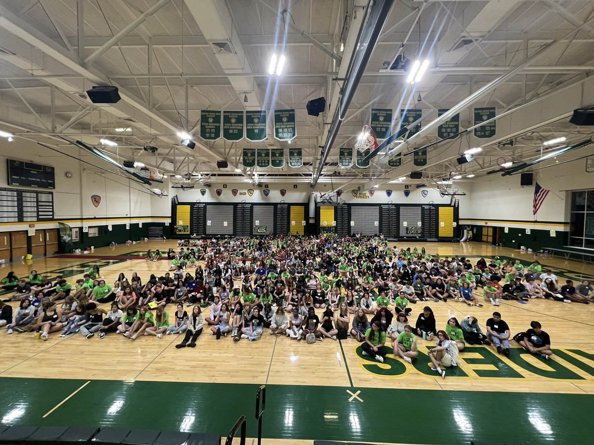smslinkcrew's tweet photo. Class of 2027 Freshman Day fun! Our Link Crew Leaders were rockstars today! @BoomerangPrjct @SMSouthTDain @MrsOlson_SMS @SMSMsMorgan https://t.co/YpjeqMAVF2