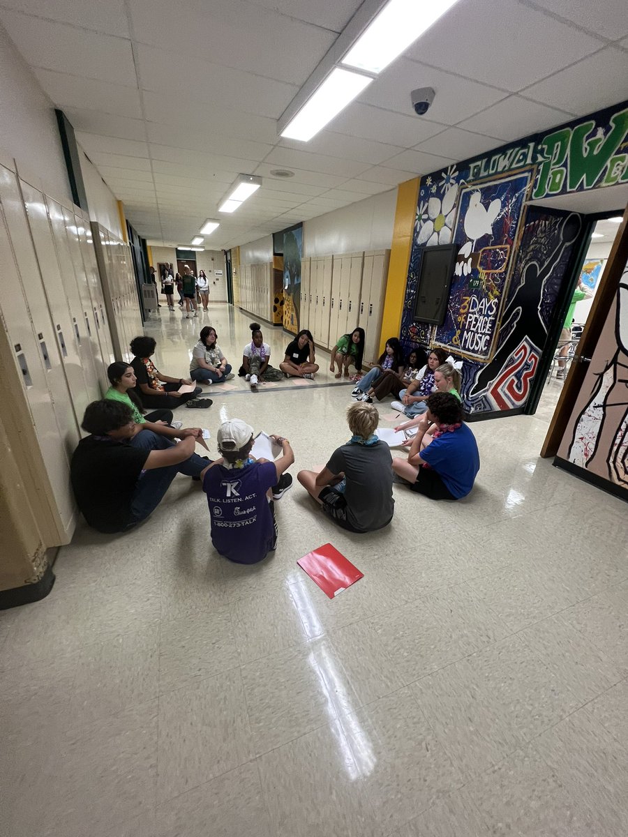 smslinkcrew's tweet photo. Link Crew activities and school tour! Conquering challenges together on day 1! https://t.co/mnxixrRaFL