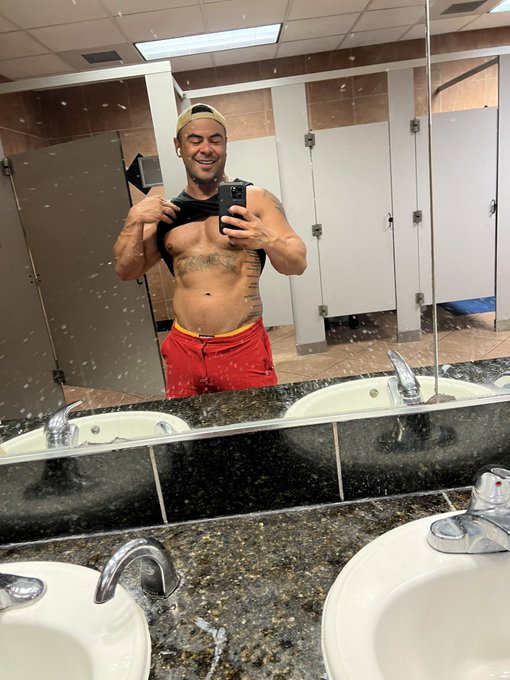 Post workout  Dirty bathroom selfie💪🏼😘👍🏼 https://t.co/69XQLMDRQO<a href="/tag/newprofilepic"class="tags"><span>#newprofilepic</span></a>