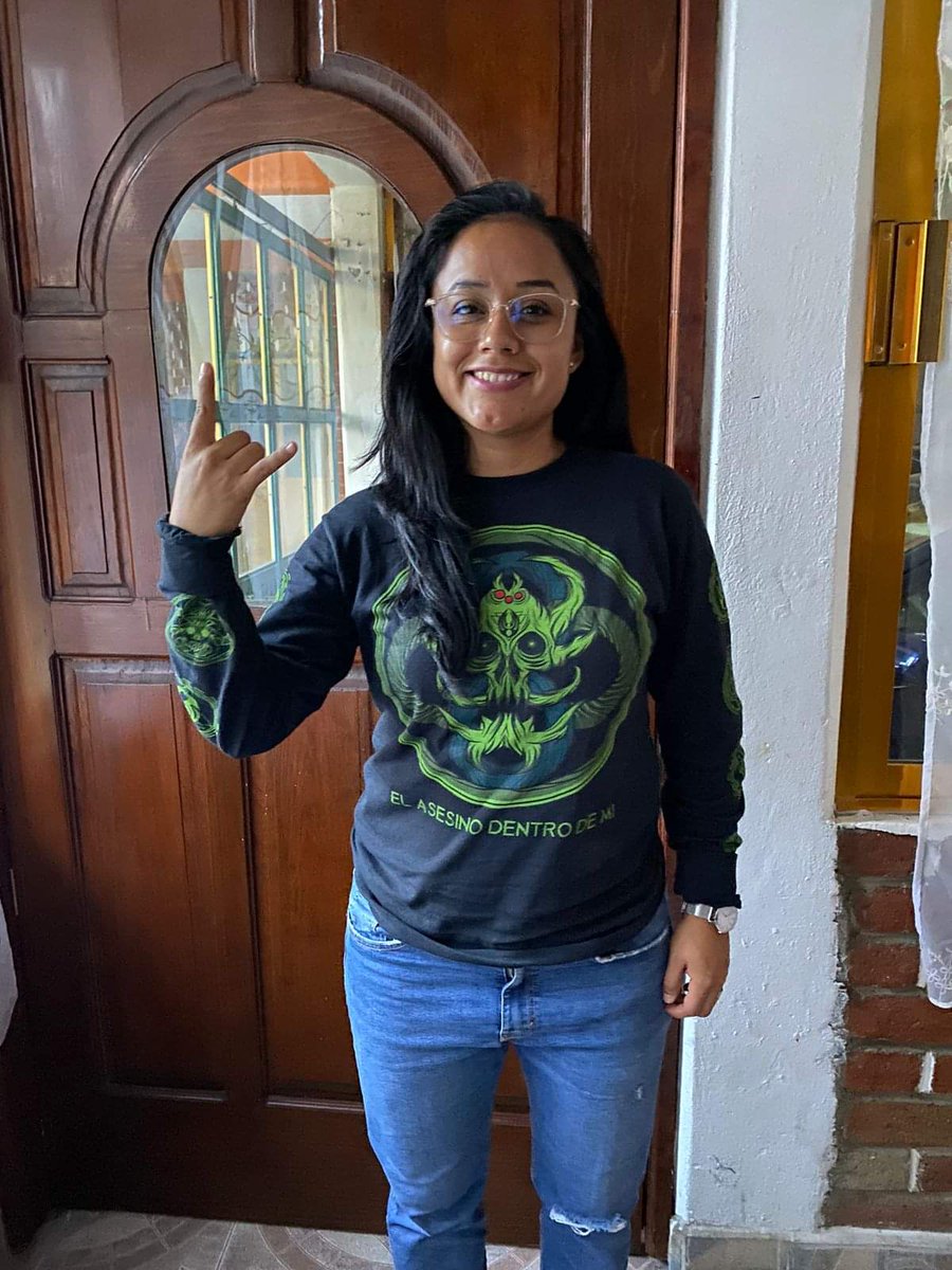 AsedioMX's tweet image. #ClienteSatisfecho

Nuestra querida Isa luciendo su poderosa playera de manga larga. 
Muchas gracias por tu compra.🤘