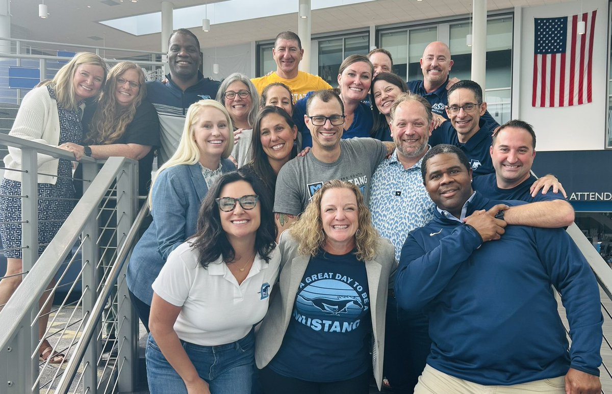 ArwenLyp's tweet image. Tomorrow we kick-off the school year as we welcome back all staff members! Today, our leadership team met to "get all the things ready" and I also got to compare "back to school" nails with senior Mia O.  #southsideSTRONG #DGSPride #youbelonghere