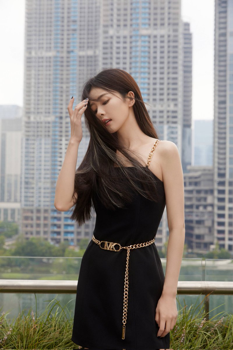 Slay queen👑🖤
#白鹿 #BaiLu #MichaelKors