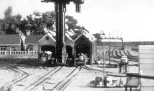 BlueTankEngine_'s tweet photo. Tidmouth theory:

The weird small 3 track roundhouse that's present on 2 of the 3 David Mitton maps from S1 later morphed into the branchline sheds for thomas' line https://t.co/kzIJQ5LAHJ