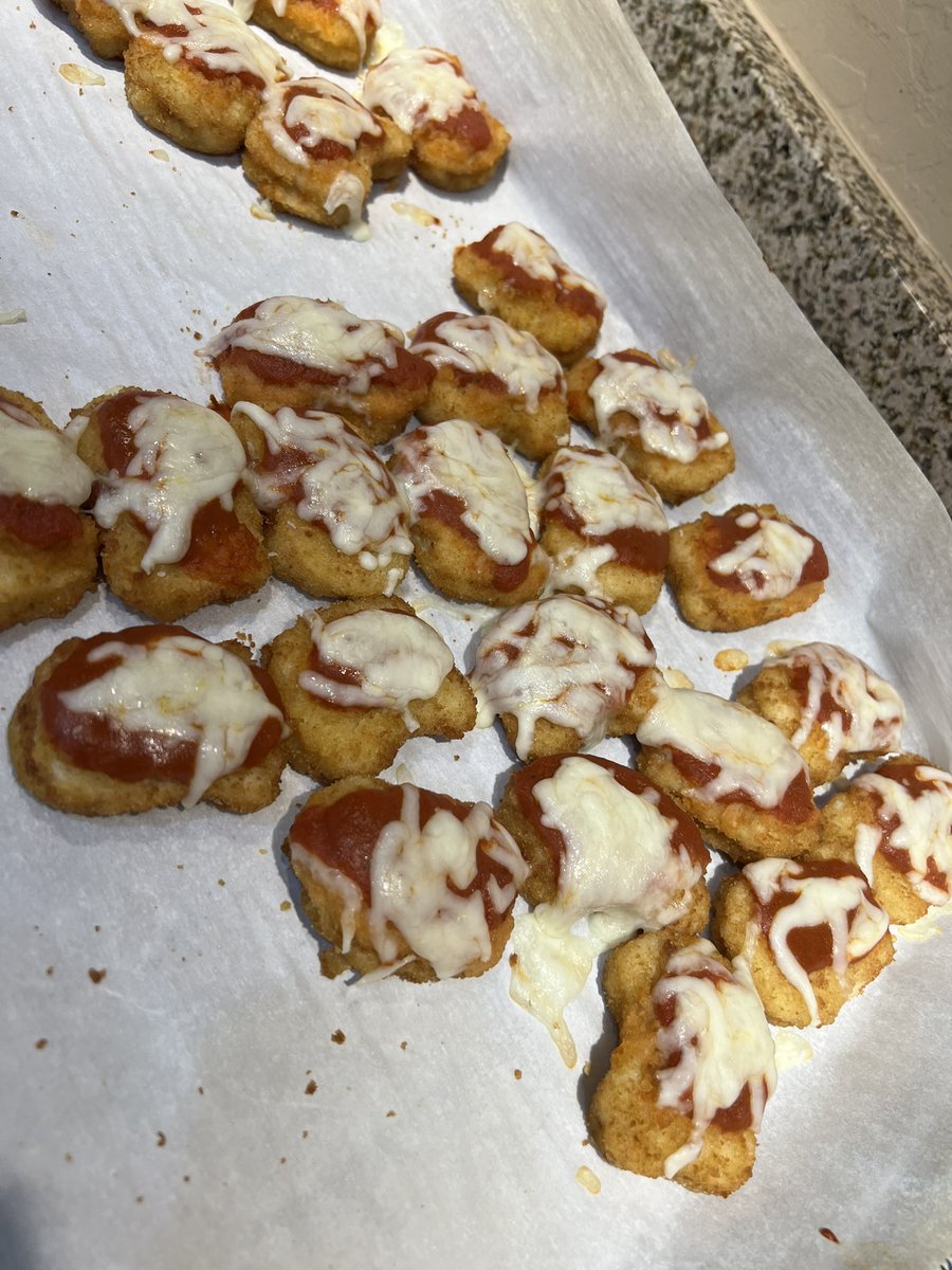 Akamamom's tweet photo. “Mom? Can we make chicken parmigiana for dinner tonight?”
“We don’t have all the ingredients, kiddo.”
“Sure we do.”
#innovation #HeIsAGenius #NotAuthentic #ButDelicious 😂😂😂 https://t.co/qbEU2SRF3w