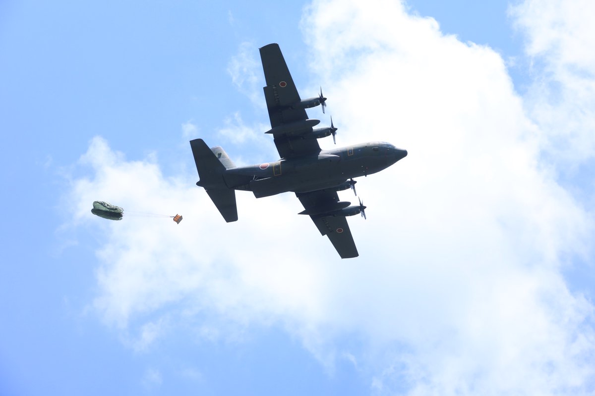 PhilAirForce's tweet photo. PAF, PAR INTERNATIONAL COUNTERPARTS EXCHANGE BEST PRACTICES ON LCLA AIRDROP
Full Story: https://t.co/sl2N5jnHd3
#AcceleratewithExcellence
#GuardiansofourPreciousSkies
#PAFyoucanTrust
#AFPyoucanTrust
#PAR23 https://t.co/YOmf1Uw2Ik