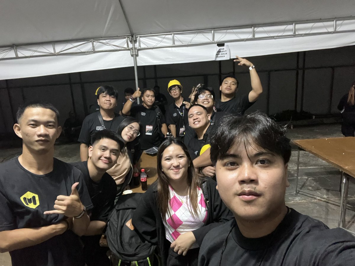 Chumastrera's tweet photo. Good jobs guys, TEAM CEI 🎉

#StageEffects #Confetti #TXT  #TXT_ASM_TOUR_in_BULACAN https://t.co/3oWI9srS8P