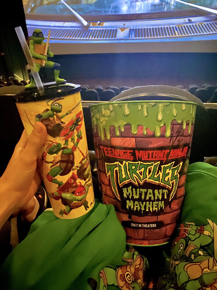 WasabiDoughnut's tweet photo. We watched TMNT in the theater last week, so I got inspired to do some Ninja Turtles photos. My family is on school break until tomorrow, so I just spent as much time with them as I could. Lots of summer memories made. Grateful 🙏🏻 https://t.co/mcsoWohyjV