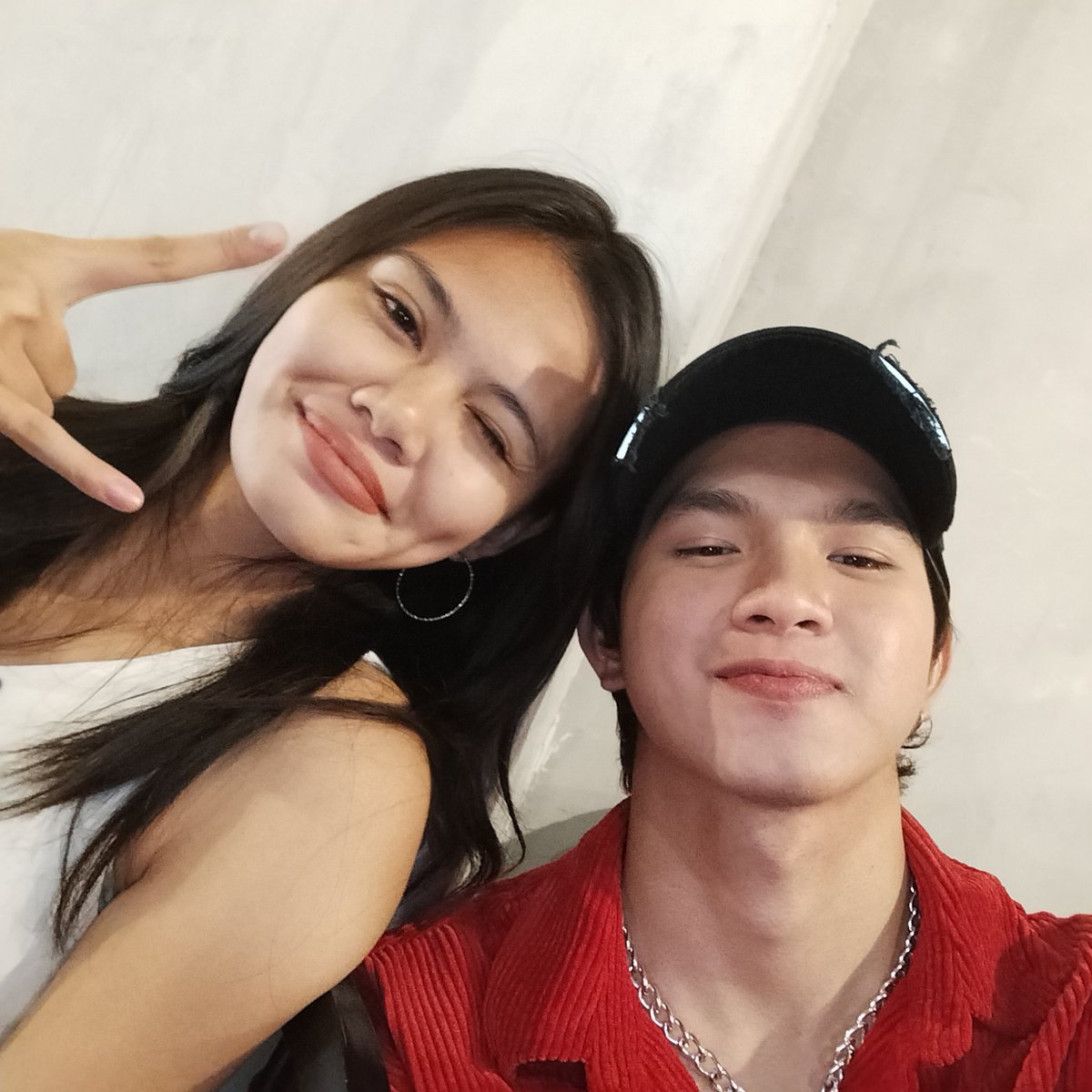 anapelaminero07's tweet image. Itong 2 pic yung pinaka unforgettable moments ko with kuya gilly kasi na complement niya ako here about sa fits ko and pwede daw ako mag model, medj tumaas confidence ko nung time na toh hihi

14TH PUFFSLOVE WITH GILLY
#ACESelcaDay 
@Eclipse_Gilly #EclipseGILLY