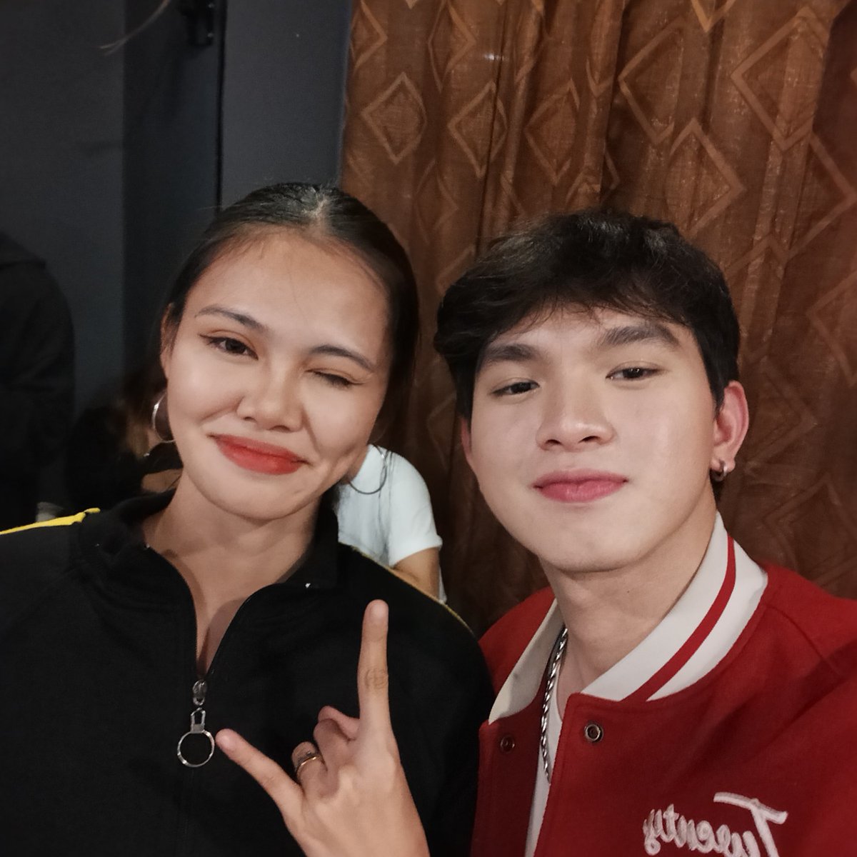 anapelaminero07's tweet image. Itong 2 pic yung pinaka unforgettable moments ko with kuya gilly kasi na complement niya ako here about sa fits ko and pwede daw ako mag model, medj tumaas confidence ko nung time na toh hihi

14TH PUFFSLOVE WITH GILLY
#ACESelcaDay 
@Eclipse_Gilly #EclipseGILLY