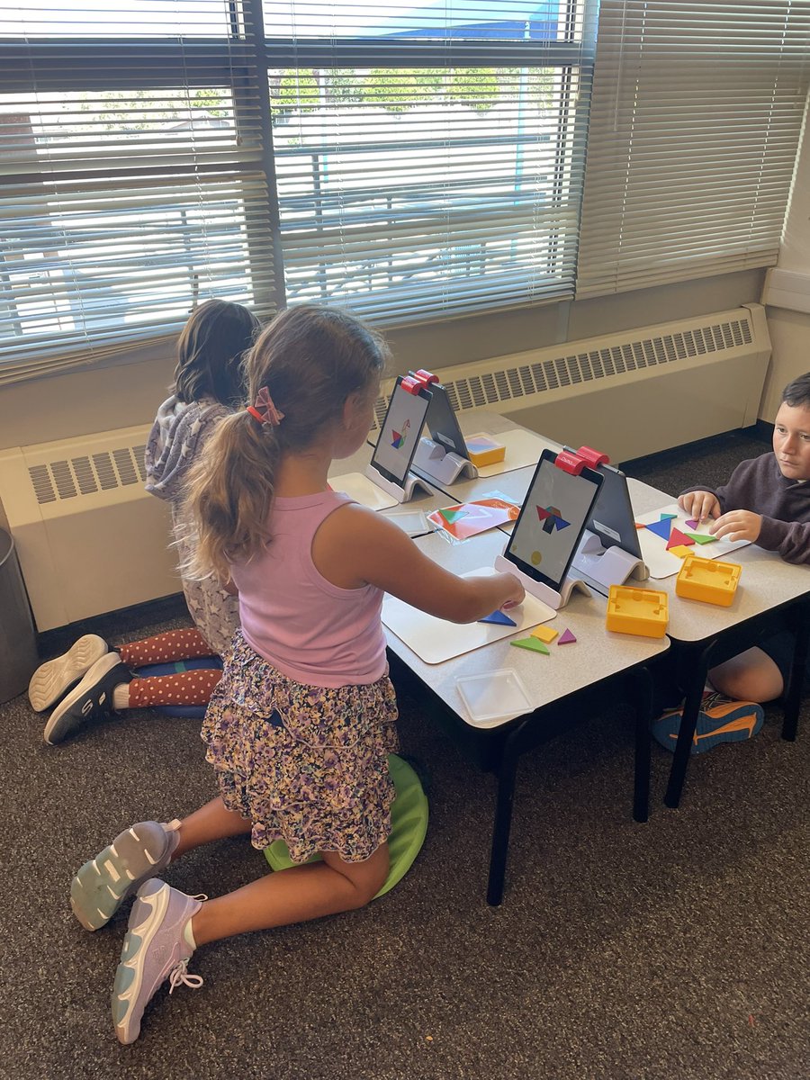 Osuna’s Tigers have been very busy in our new Makerspace! It is so much fun to build, create and work together! 🧡🐅 #GoTigers <a href="/EdTechAPS/">APSEdTech</a> <a href="/ABQschools/">Albuquerque Public Schools</a>