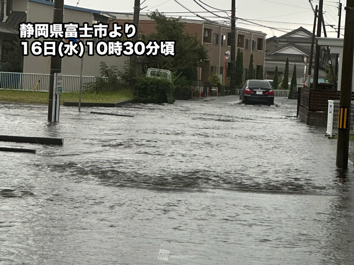 静岡県内で非常に激しい雨＞ 静岡県内では朝から断続的に激しい雨に