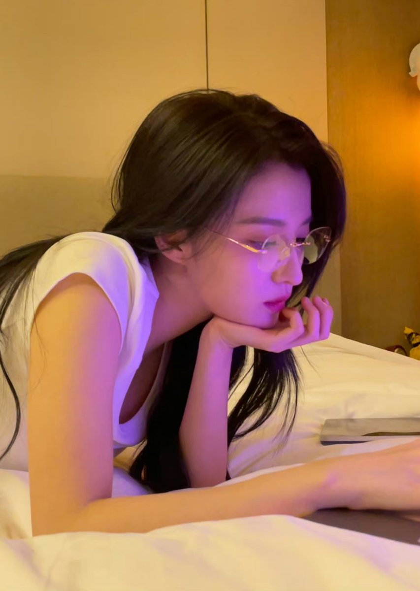jeanaalice_chu's tweet photo. The joy 😎 of plastic glasses
#WangChuran #王楚然 #chineseactor #chineseactress #photoshoot #beauty
#model #chinese #cdrama #HaveaCrushonYou #thelongestpromise #royalfeast #challengesatmidlife #mulanrenewal #thelastgoodbyetomama #fireworksofmyheart https://t.co/dl2ifua933