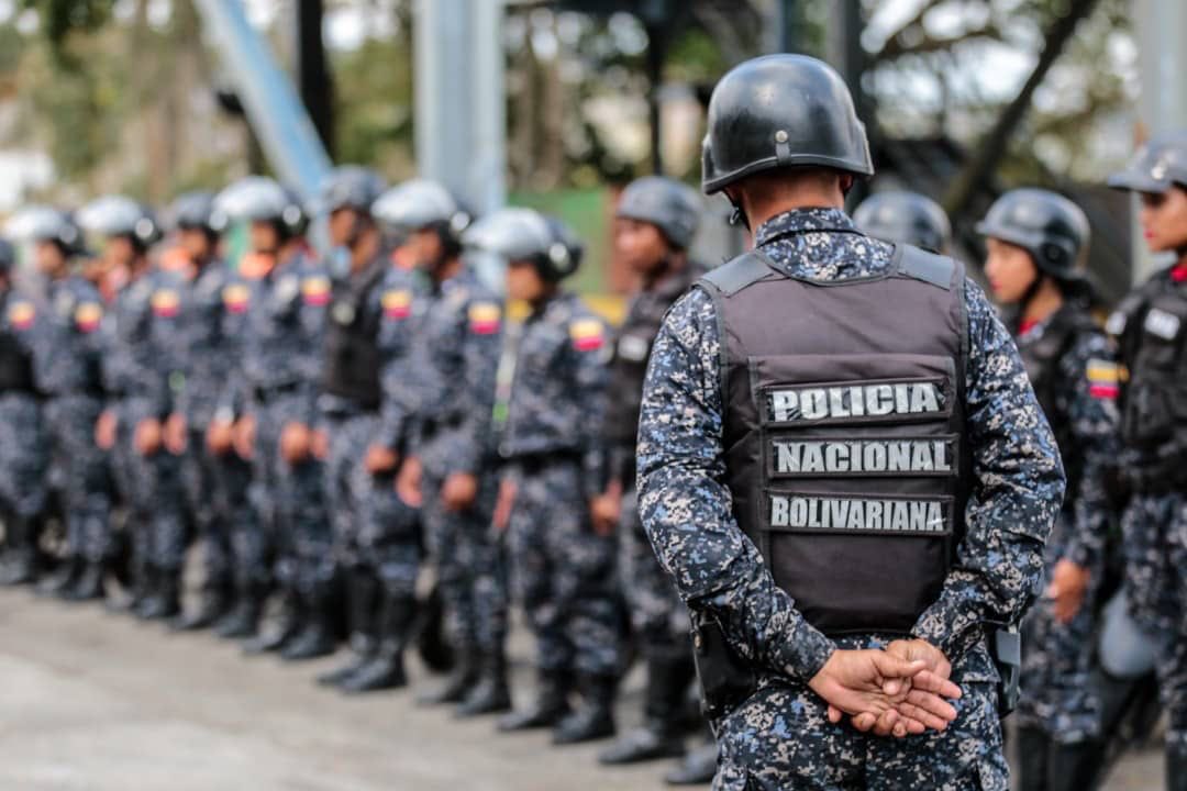 Ampliamos mecanismos de cooperación con cuerpos policiales internacionales, avanzando en las investigaciones y labores para identificar amenazas y su procedencia, que permita la captura de responsables para ponerlos a orden de los tribunales venezolanos.