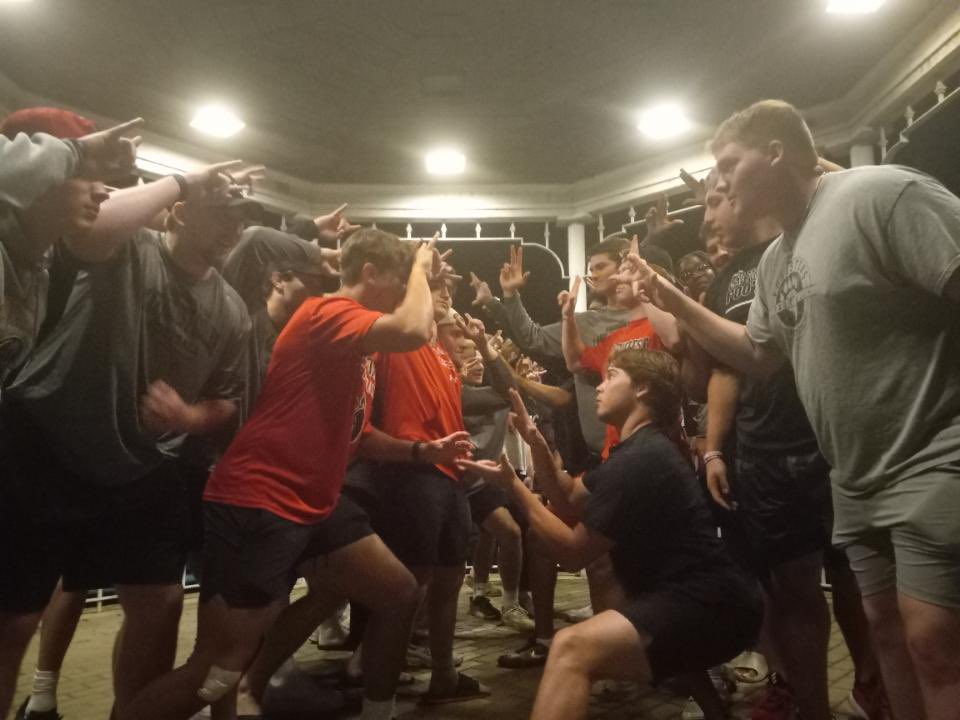 Justin Albee (@jtalbee32) on Twitter photo Hey <a href="/LFC_FOOTBALL/">Jim Catanzaro</a> the Red Devils & Lumberjacks had a square off at the Lake Bluff Gazebo! We all know who won🤘🏼 Hey <a href="/LFC_FOOTBALL/">Jim Catanzaro</a> the Red Devils & Lumberjacks had a square off at the Lake Bluff Gazebo! We all know who won🤘🏼