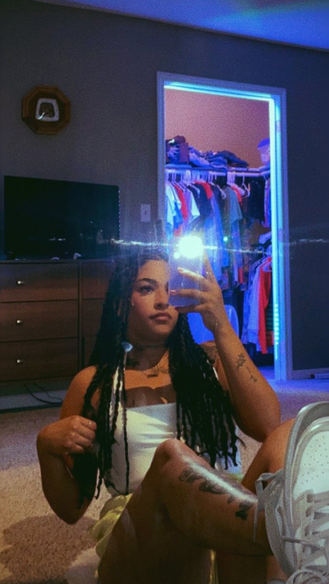 cheeeyyt_'s tweet photo. Idk I’ve just always been that bitch https://t.co/jdlou1dbrr