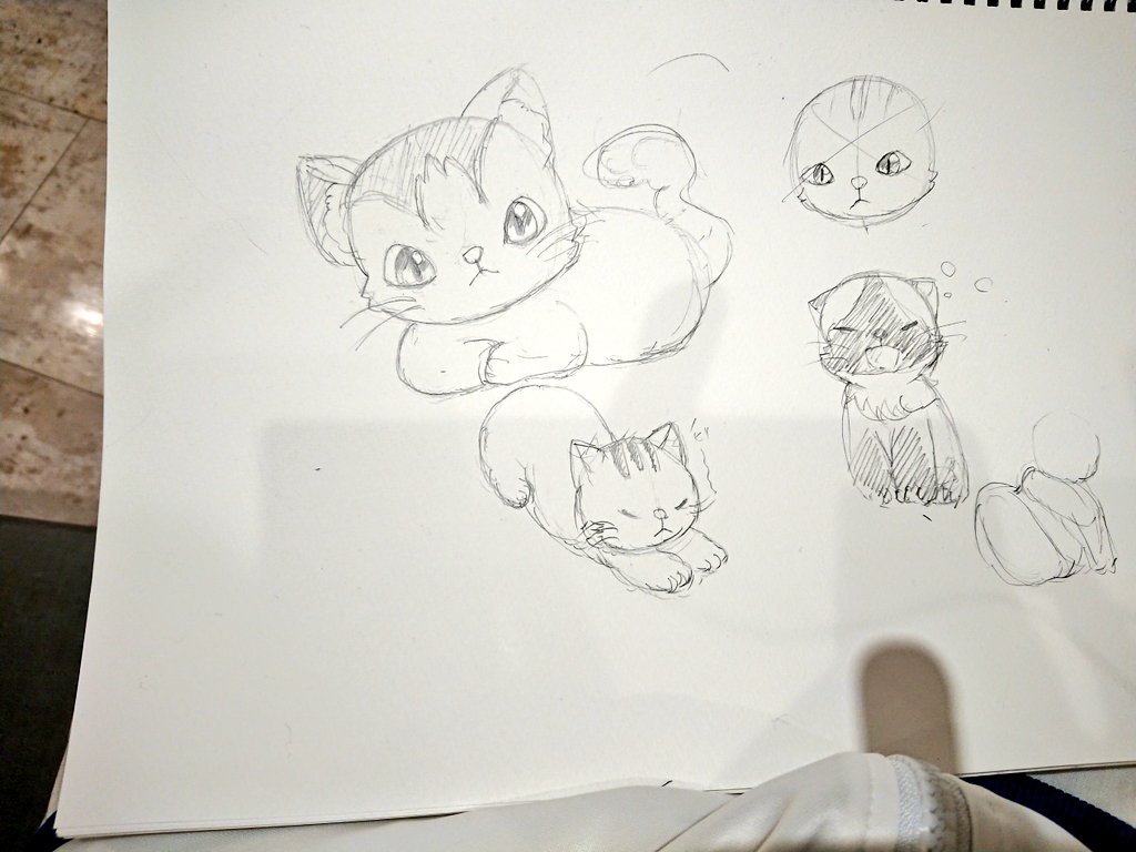 猫ちゃん描いてる 
