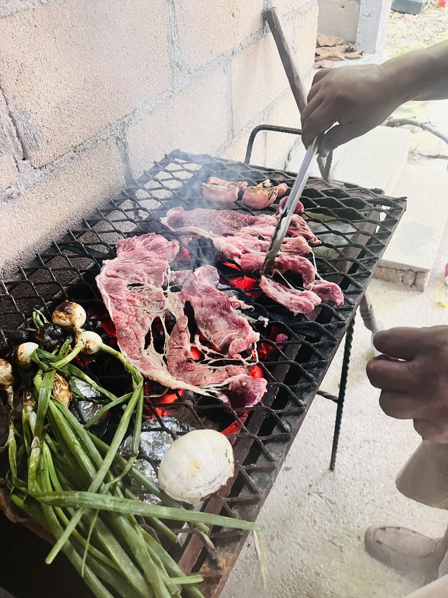 Ibani14's tweet photo. Primero una carnilla asada para estar al 100 viendo el partido de @DiablosRojosMX 🤭 #LMBxESPN https://t.co/6agaNnAwIK