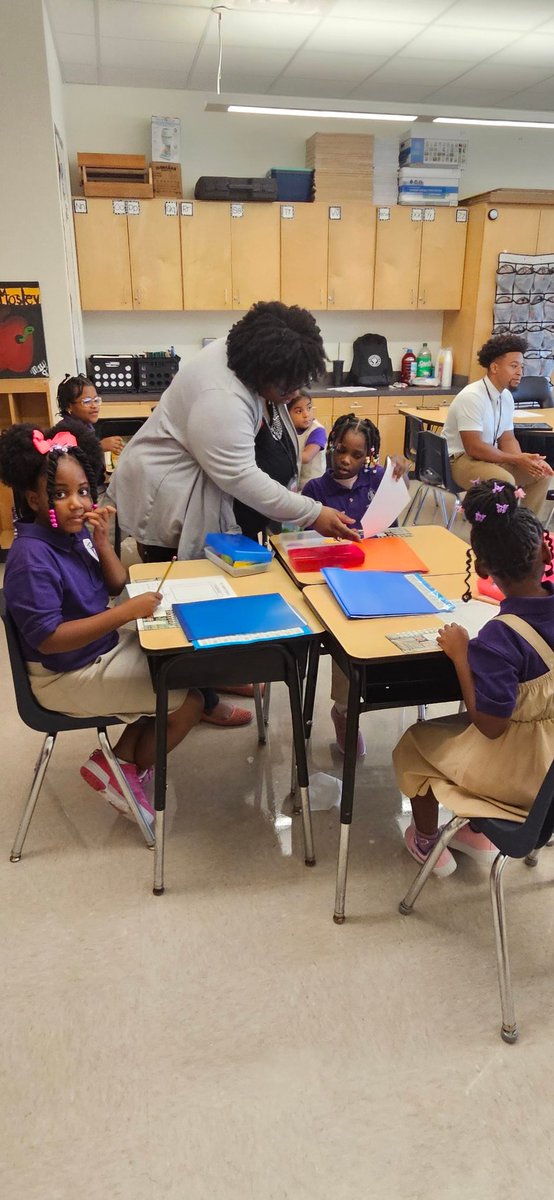 MaestraMrsGomez's tweet image. Student engagement🤓, relationship building🫂, read-alouds📖, and more! It&apos;s going down at The Leadership Academy @ John T. White! Teachers, residents, and i-coaches are collaborating to set our students up for a great year!  #allinwithLAN @LAJohnTWhite #teachwithLAN #leadwithLAN