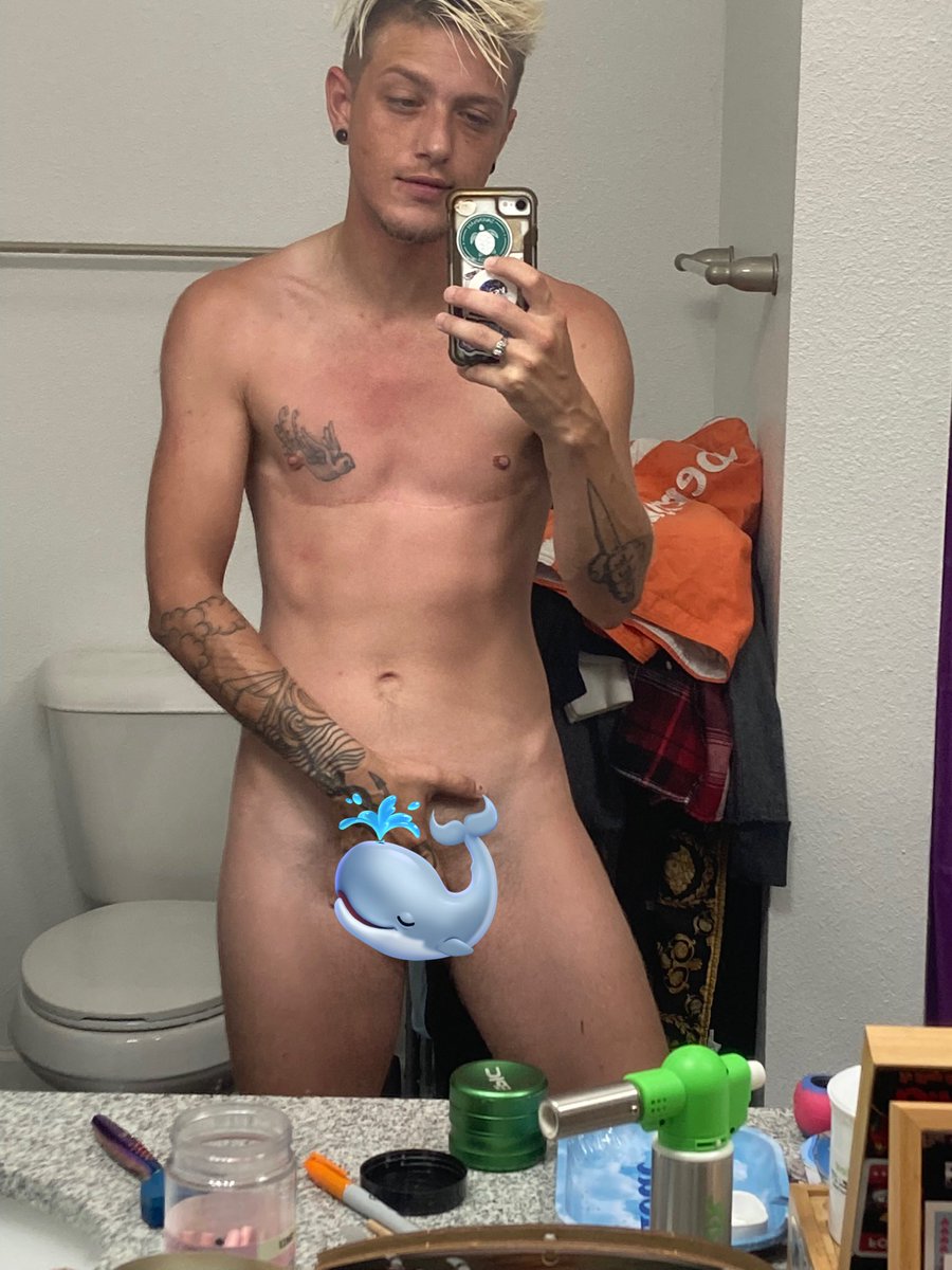 FTNoah's tweet photo. RT if you’d suck my dick #transman https://t.co/blO9CnNdm0