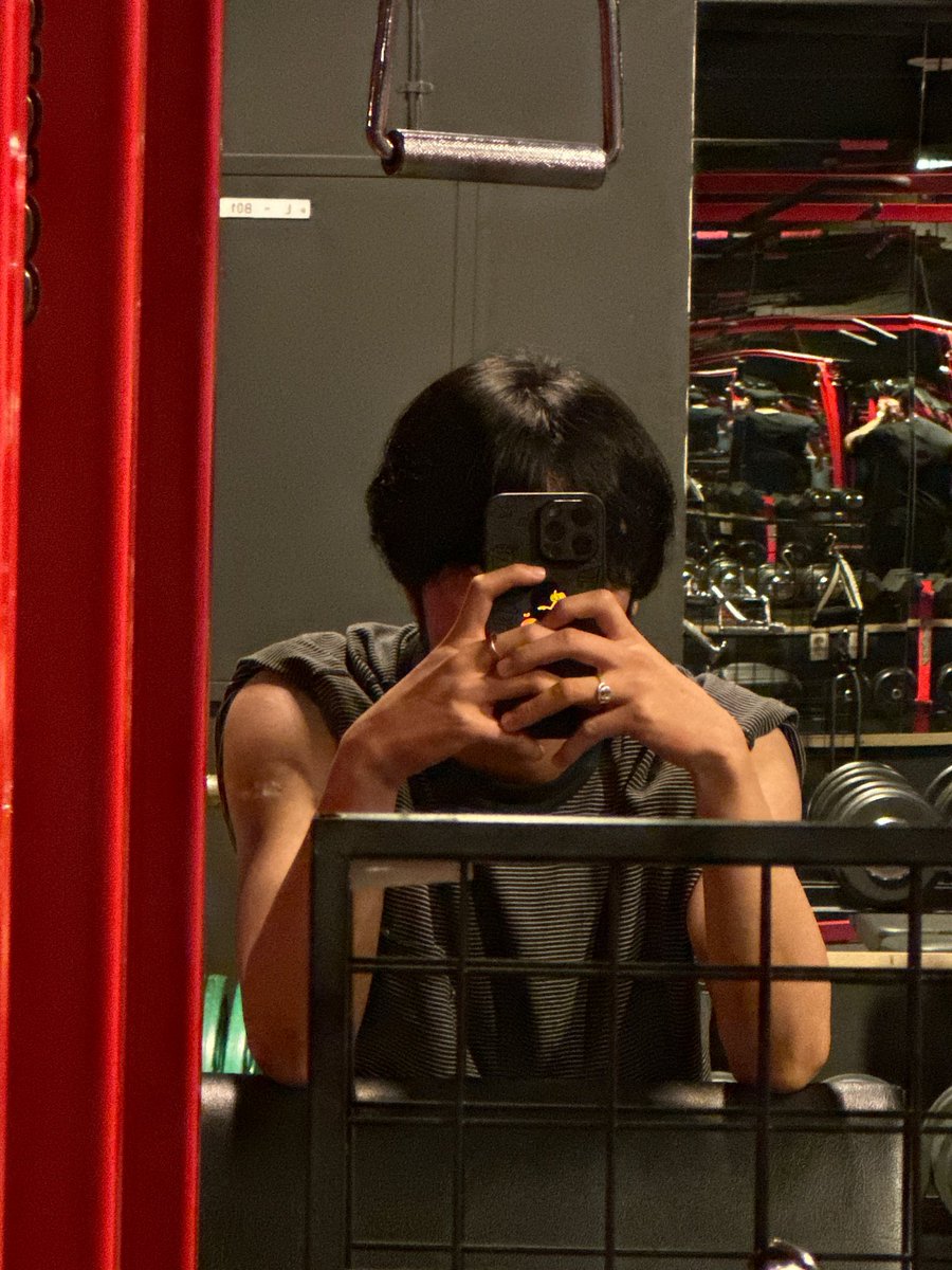 haechanprints's tweet photo. HAECHAN BBL 🐻💌 (1)

“how are you today is it a good day”
“i'm working out”
“i'm tired”
“but working out makes me feel healthy”
*📸*
+ https://t.co/8RIJfjv4MA