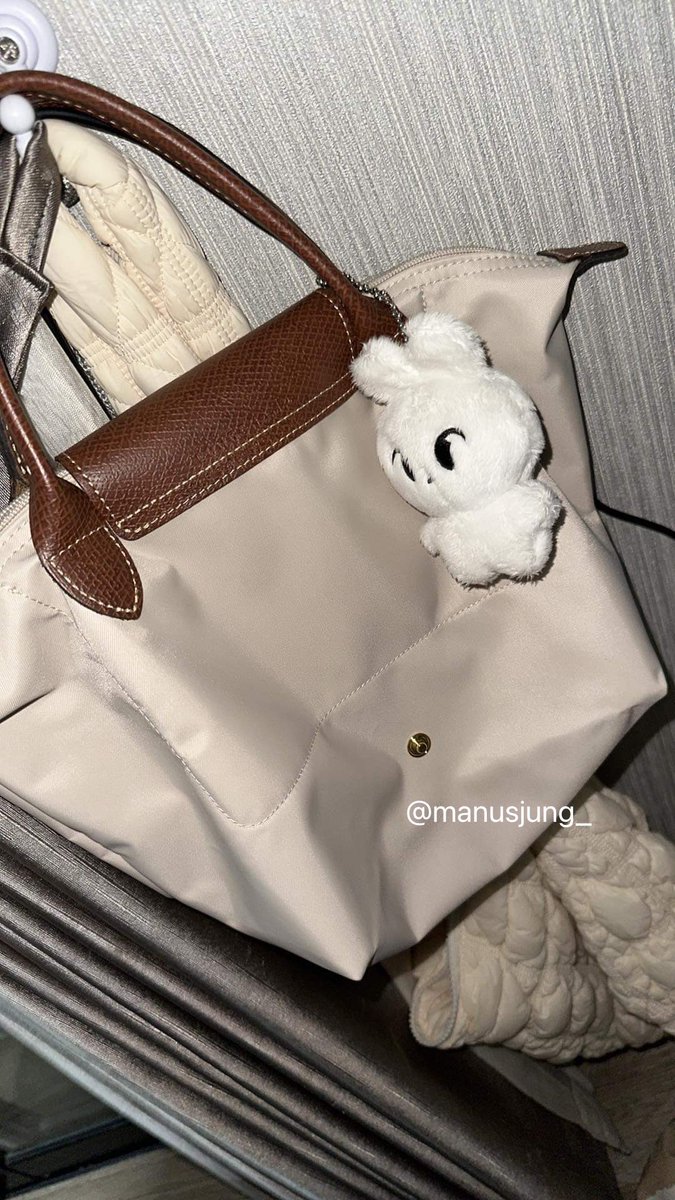 manusjung_'s tweet photo. ส่งต่อ longchamp s หูสั้น 
 สีpapier สีหาฮิต รุ่นนี้น่ารักค่ะซื้อสายมาใส่เพิ่ม  ส่งต่อ 2,890   สภาพดี 99%
เราซื้อมา เกือย 4,000 เลยค่ะ

#longcham #longchampthailand  #longchampมือสองของแท้ #ส่งต่อlongchamp #ส่งต่อlongchampแท้ #ส่งต่อกระเป๋ามือสอง https://t.co/eBEQn9H5Jr