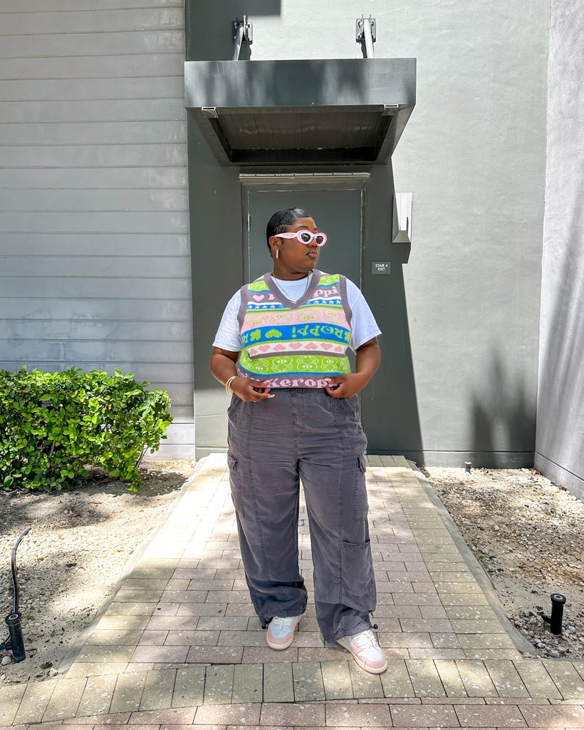 Forever21's tweet photo. first day of school like 💜💫 @ruesworldd shop #forever21plus online + in select stores 🛍️🛍️🛍️
🚨ONLINE ONLY! 30% OFF Regular Priced purchases at https://t.co/RJTtE4F6wY https://t.co/EUCJOnRNXA