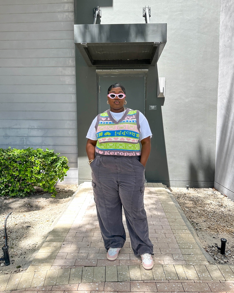 Forever21's tweet photo. first day of school like 💜💫 @ruesworldd shop #forever21plus online + in select stores 🛍️🛍️🛍️
🚨ONLINE ONLY! 30% OFF Regular Priced purchases at https://t.co/RJTtE4F6wY https://t.co/EUCJOnRNXA