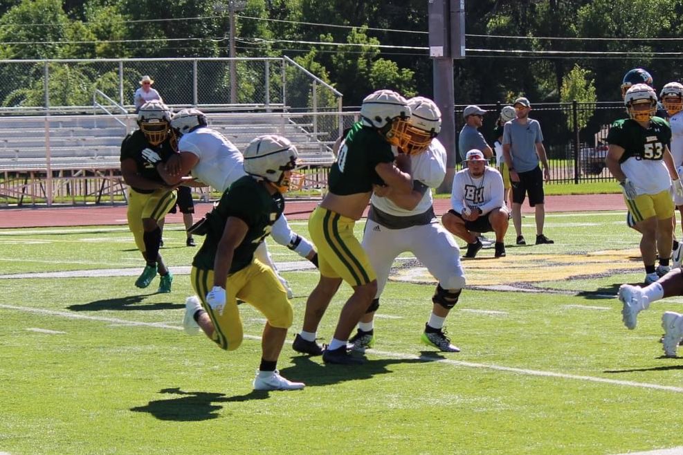 R_lene21's tweet photo. #62 πͺπΌ #GoJackets #BHSUFootball ππ https://t.co/oemXsNXM4r