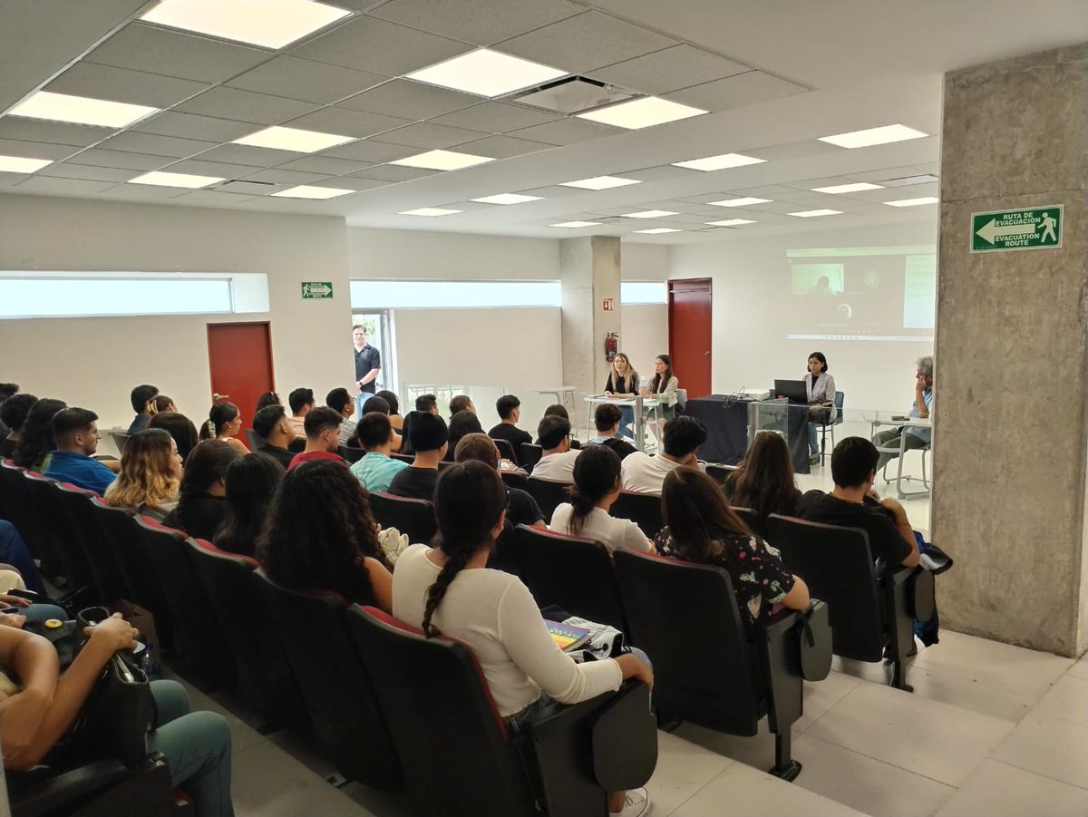 Agradecemos su presencia por acompañarnos en nuestro evento inaugural del ciclo 2023-B con la presentación del libro “Cómo leer, razonar y estudiar Ciencia política” del Dr. Víctor Martínez y expresamos nuestro agradecimiento al Dr. Jesús Tovar por acompañarnos en este día