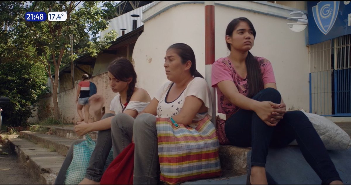 Esa escena de anoche en la que Marilina y su familia se pierden tratando de llegar a Telefuturo desde la terminal es la perfecta muestra de lo difícil de navegar que es nuestro sistema de transporte, especialmente para el que llega de afuera y no tiene años de experiencia