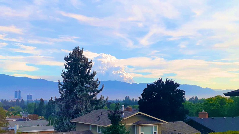 meteo_matt's tweet image. Weather friends in #Kelowna shared this photo of a #pyrocb popping up west of Little White Mountain, view is looking south from their home in Glenmore, it has been reported via *5555

#BCwildfire