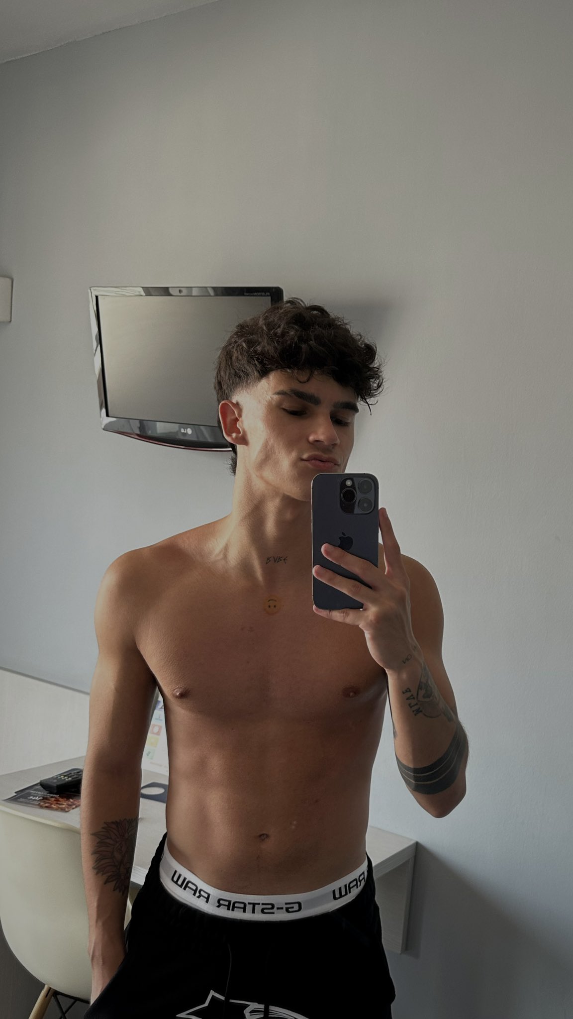 Fer Picón on X: Antes de salir En la fiesta. En verano hay que andar  siempre fresquito. t.cooq5bsi0kyq  X