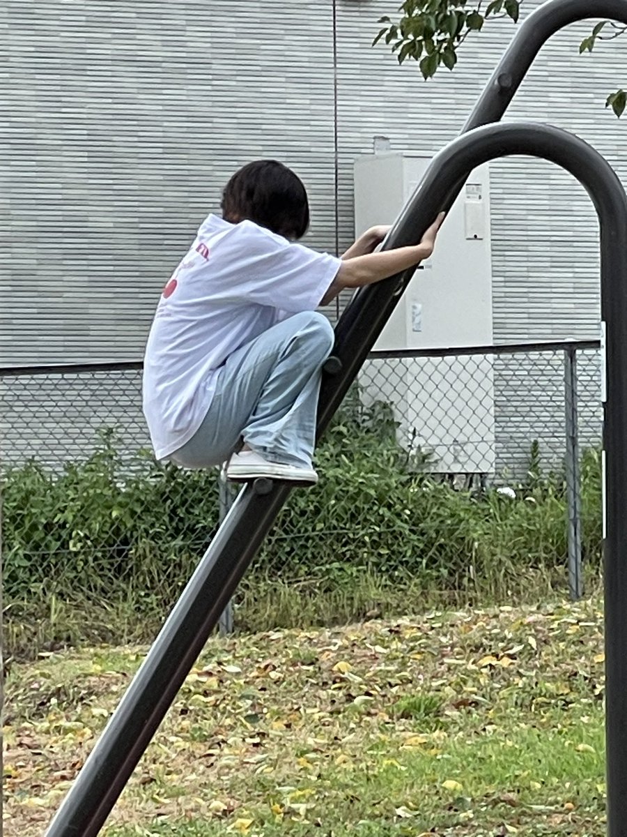 narumi_desun's tweet photo. 高所恐怖症とはこんなもの https://t.co/ZnoORZzpcQ