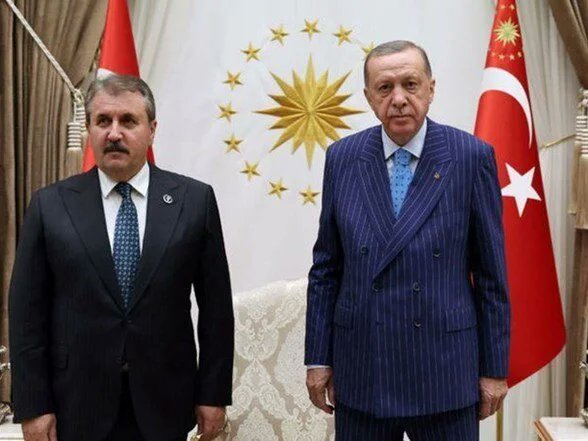 TalatAtilla's tweet photo. Bıçak artık kemiği de kesti  SN. @Mustafa_Destici Bey.

SN. CB'ımız @RTErdogan Beye atanmayan hocalarımızın konusunu taşıyan ilk ve tek siyasetçi sizsiniz ama bir gelişme maalesef olmadı.

Yazacak takatleri bile kalmayan hocalarımıza Allah Aşkına yardımcı olun @Mustafa_Destici https://t.co/Wphsij2gtb