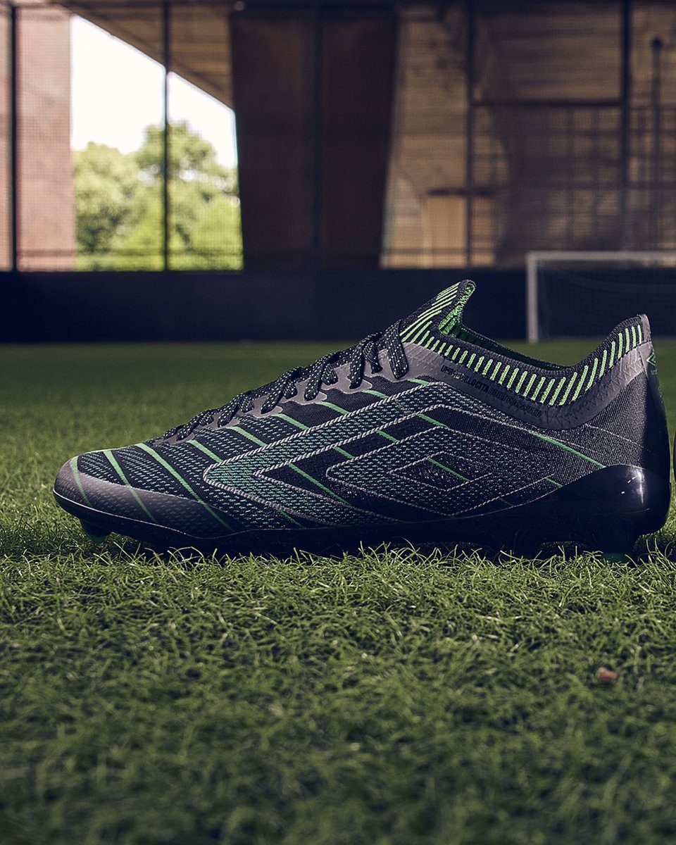 umbro's tweet photo. Just can't get enough 😍.

Velocita Elixir &amp; Tocco 3 Pro. Out now.

#Umbro #VelocitaElixir #ToccoPro #SorryNotSorry https://t.co/qpllwfKJ07