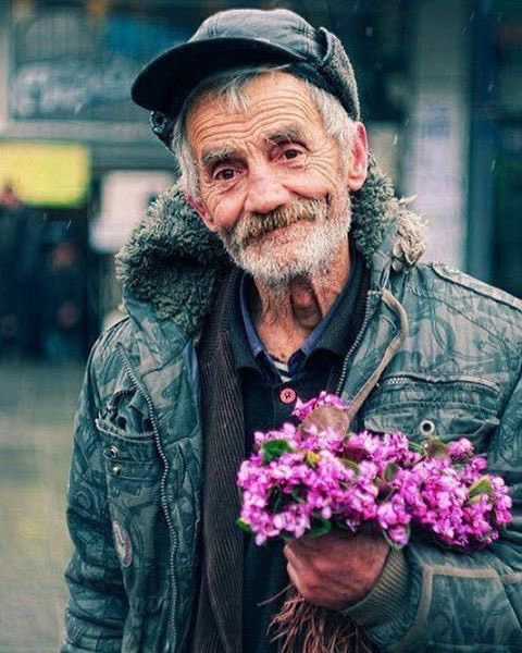 "الرب حافظ البسطاء...تذللت له فخلصني"

سفر المزامير
6:16