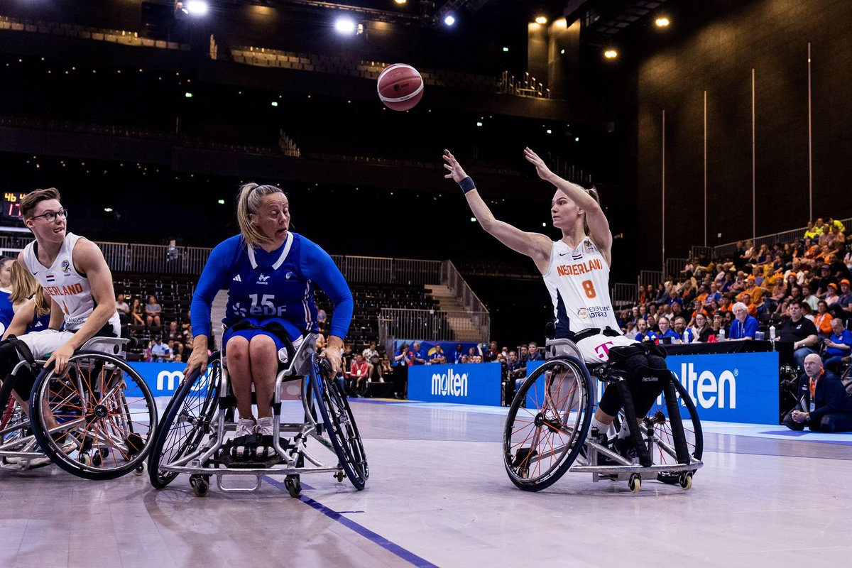 CindyvdSprong's tweet photo. Alle poulewedstrijden gewonnen, vanavond halve finale tegen Spanje. 
#EPC2023 🇳🇱🧡🏀 https://t.co/UCBt50tbKT