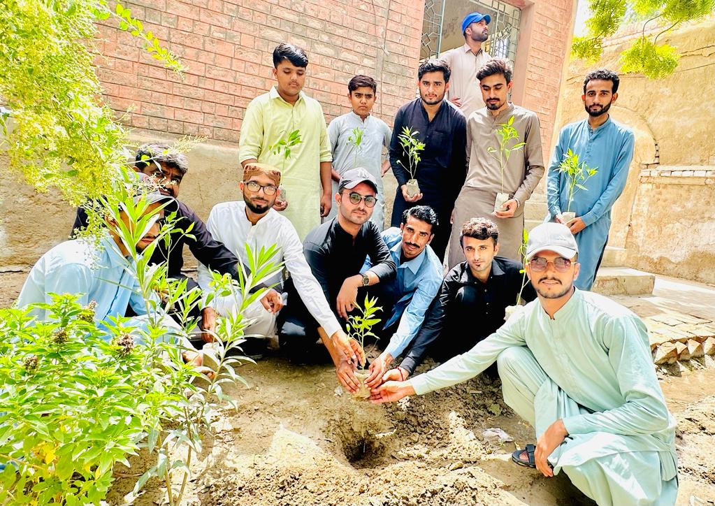 MSMPakistan_'s tweet photo. مصطفوی سٹوڈنٹس موومنٹ تحصیل قمبر سندھ کے زیر اہتمام ایک بشر ایک شجر مہم کا آغاز کر دیا گیا جس میں خصوصی شرکت علی قریشی صدر ایم ایس ایم سندھ نے کی اس موقع پر آصف علی صدر ایم ایس ایم لاڑکانہ ڈویژن شاہد علی صدر ایم ایس ایم قمبر اور دیگر ذمہ داران بھی موجود تھے.

#MSMSindh #MSMPakistan #MSMForStudents #MSM #IndependenceDay #PakistanDay #PakistanIndependenceDay #14august2023 #GreenPakistanMovement