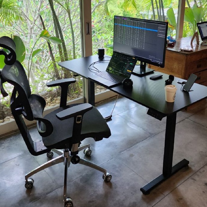 mindseatbali's tweet photo. "Amazing service, very friendly and polite. Very responsive and fast delivery. Asked for an external monitor and a keyboard almost at the end of the day and got it delivered within 2 hours. Great experience overall."