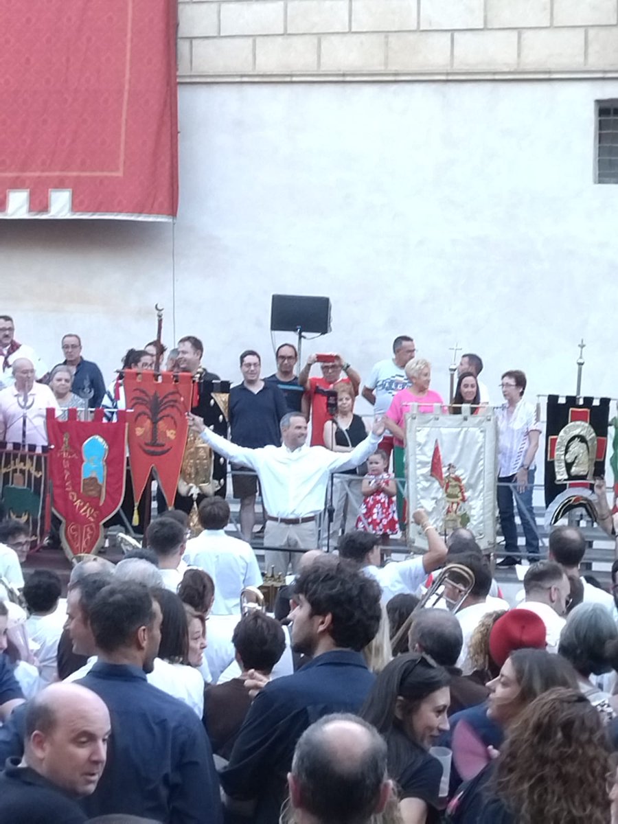 UnioMusical's tweet image. El nostre director Iñaki Lecumberri Camps, dirigint l'Himne de Festes de #Cocentaina 2023 el passat divendres. 

Enhorabona mestre!  🥳👏👏