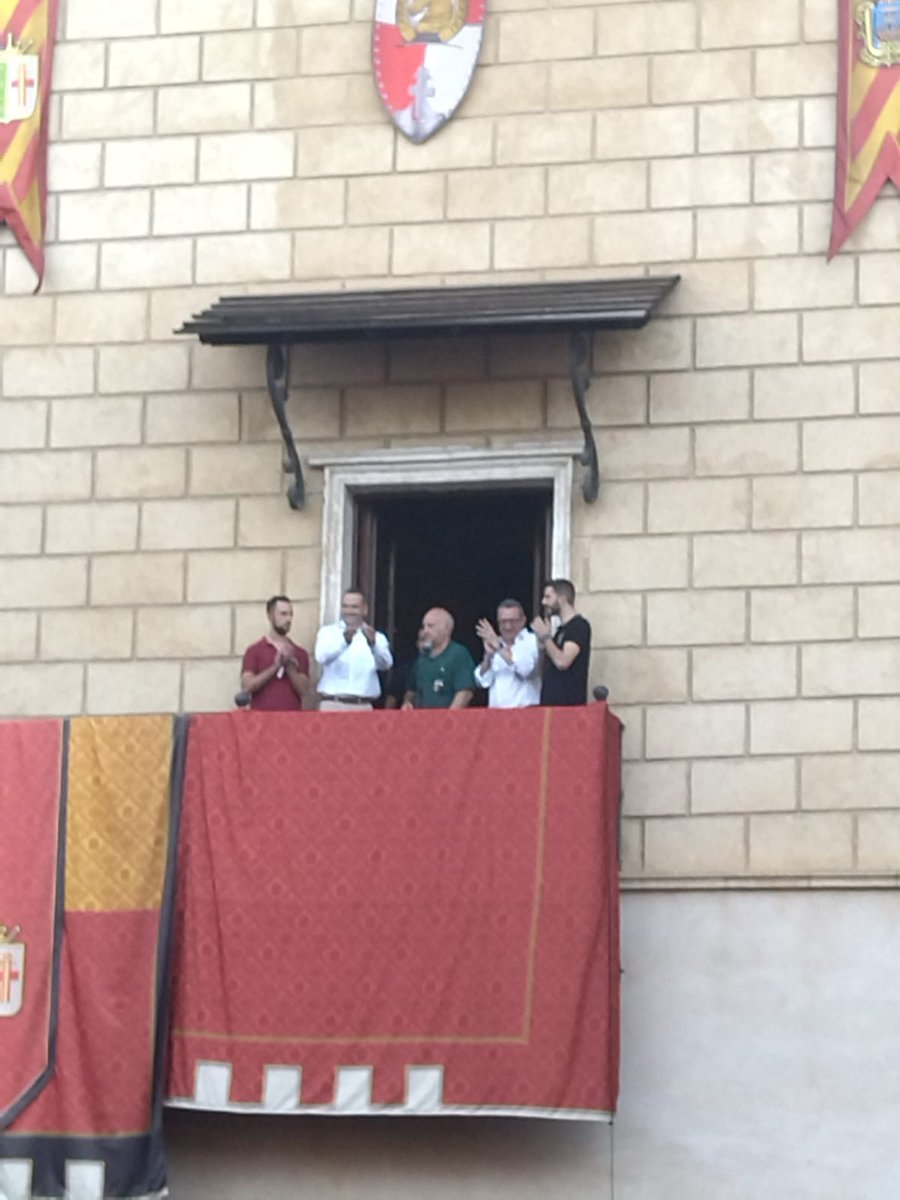 UnioMusical's tweet image. El nostre director Iñaki Lecumberri Camps, dirigint l'Himne de Festes de #Cocentaina 2023 el passat divendres. 

Enhorabona mestre!  🥳👏👏