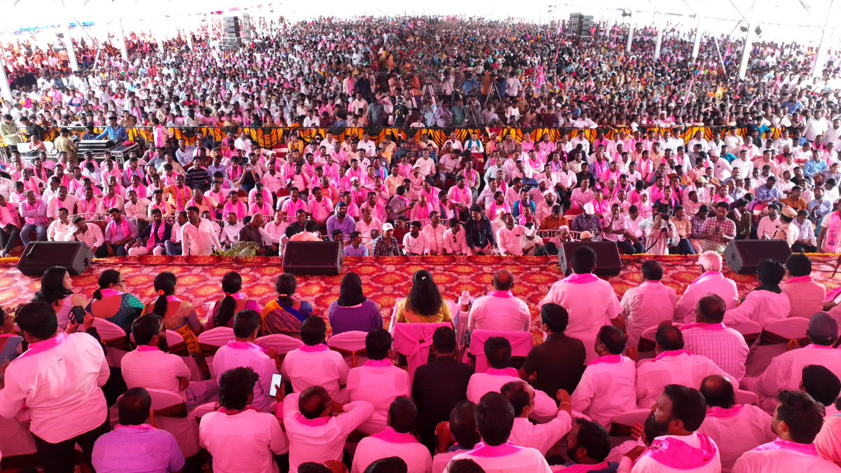 RaoKavitha's tweet photo. Walking united, striving for a brighter future- that is BRS Party for Telangana and India! Splendid enthusiasm as we march from ARR Garden to BRS Party cadre in Bodhan, Nizamabad. Let's make our voices heard for a better tomorrow! https://t.co/ofZ6C502g7