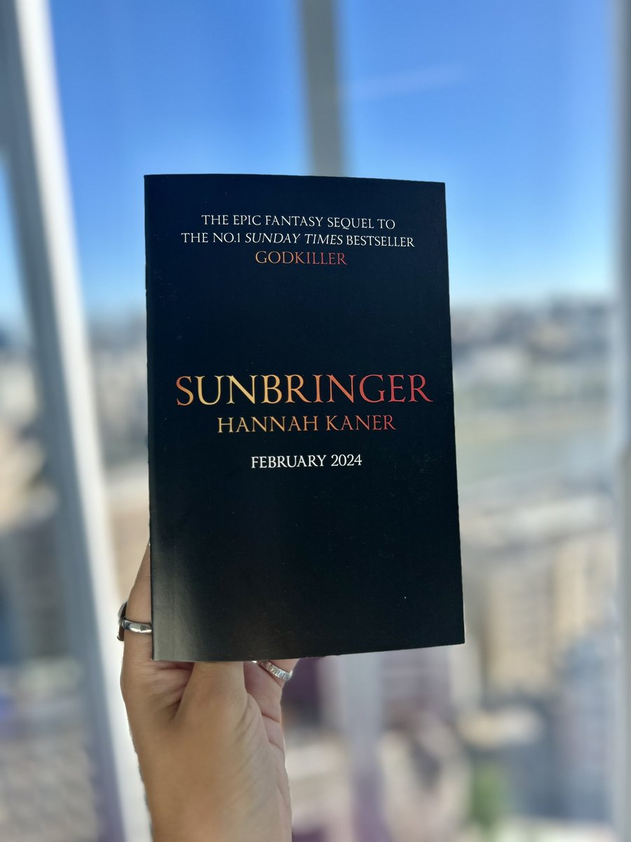 HarperVoyagerUK tweet media