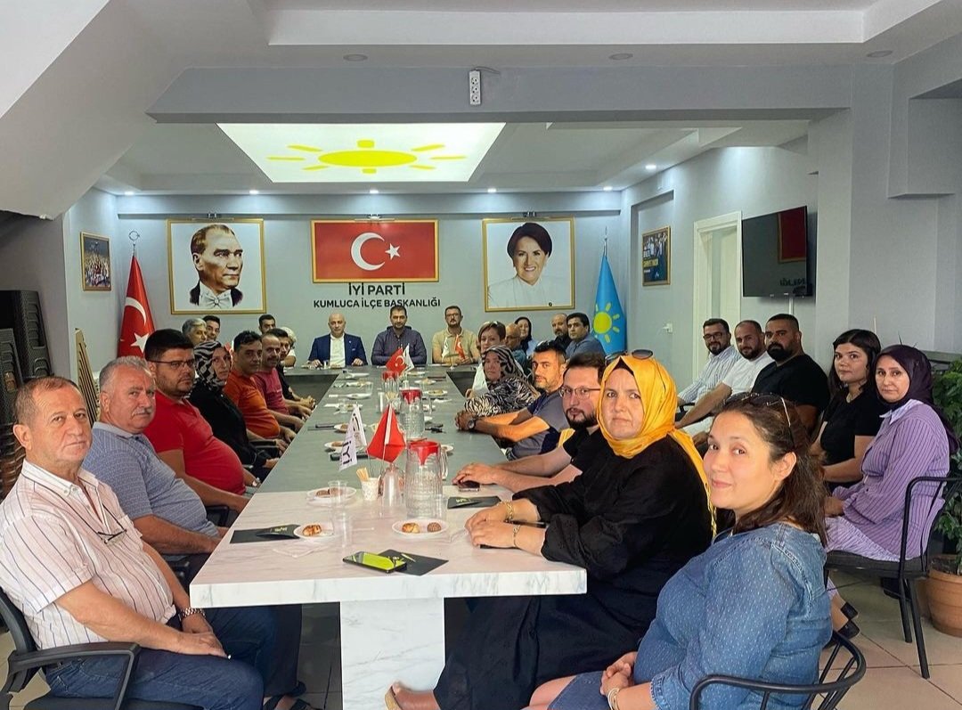 vahdetafsinkrcn's tweet photo. Kumluca İlçe Teşkilatımızı ziyaret ettik. https://t.co/vjdCN7QfoI