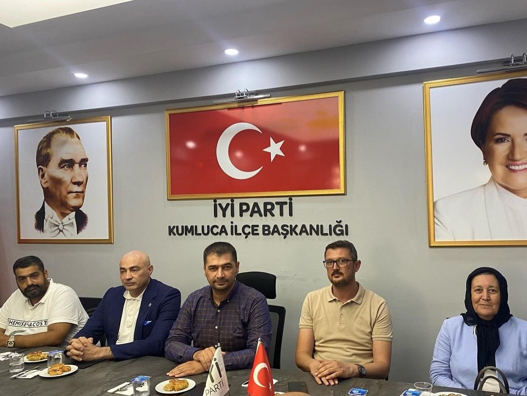 vahdetafsinkrcn's tweet photo. Kumluca İlçe Teşkilatımızı ziyaret ettik. https://t.co/vjdCN7QfoI