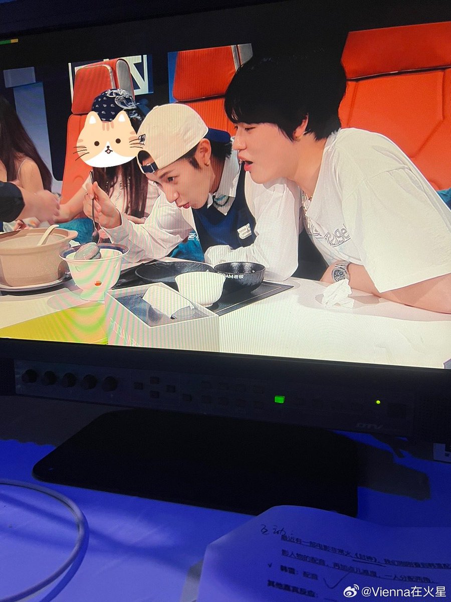 POPCORNBOBO323's tweet photo. RENJUN RECORDING TODAY 🤟🏻

#RENJUNx听说很好吃3 https://t.co/12V2htUL1t