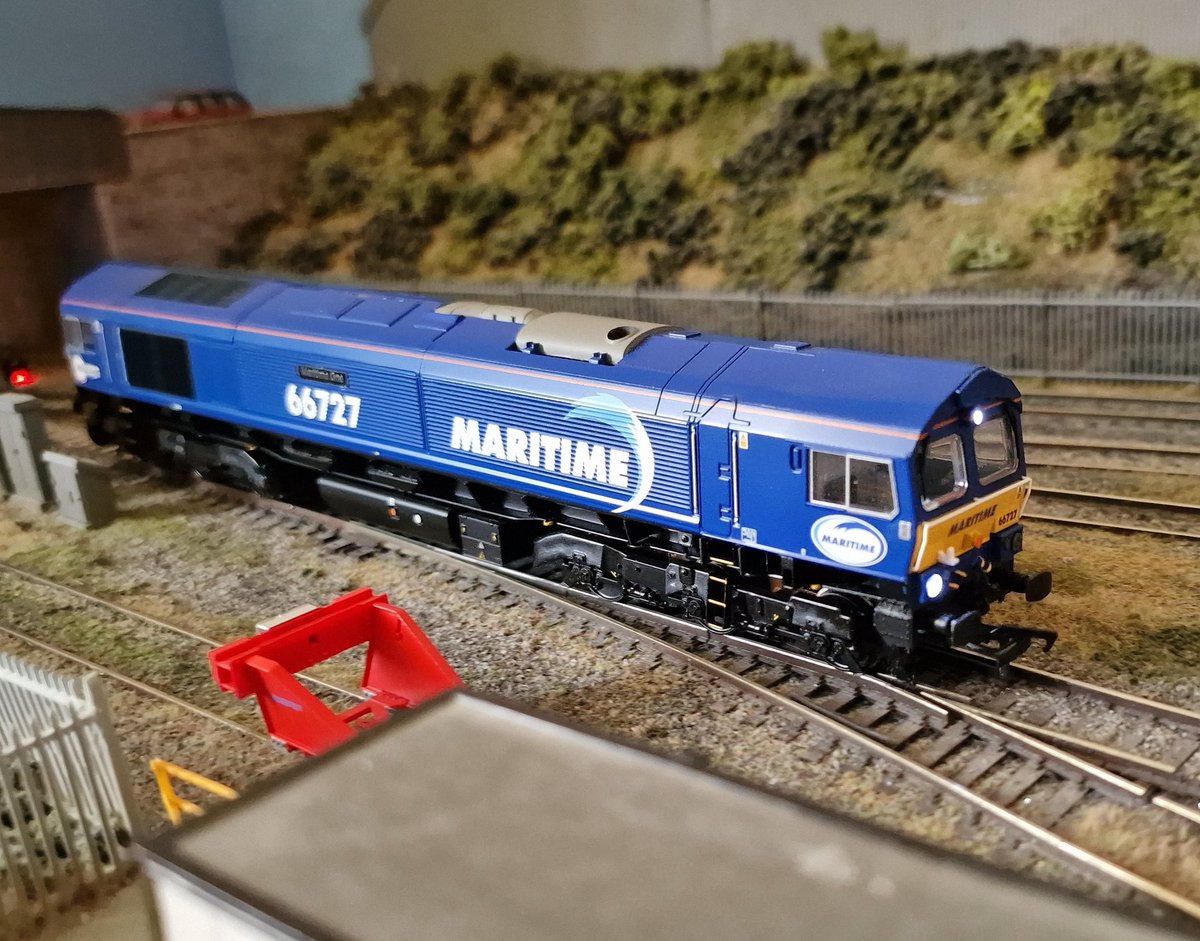 DRSstonefield's tweet photo. **FOR SALE** Bachmann Rails Exclusive 66727 DCC FITTED, excellent mint condition, one end detailed with Hattons brake pipes, original box - £135 posted #TMRGUK #modeltrains #modelrailway https://t.co/r7oYmc5ao7