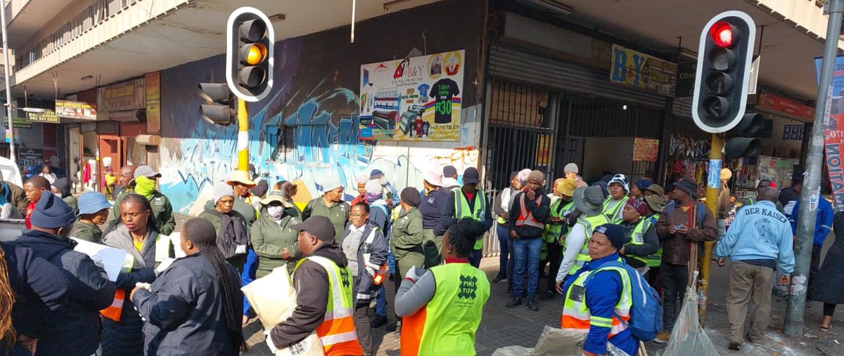 Clean-up operation currently taking place in Ward 59 targeting Fashion District, Delvers, Pritchard, Kerk, Rahima Moosa, and Nugget streets.  CRUM teams are joined by <a href="/CleanCitySA1/">Clean City SA NPC</a> and  <a href="/CleanerJoburg/">Pikitup</a>  #JoburgServices  #WeServeJoburg <a href="/CityofJoburgZA/">City of Joburg</a> <a href="/Irenemafune/">Irene  A Mafune</a>